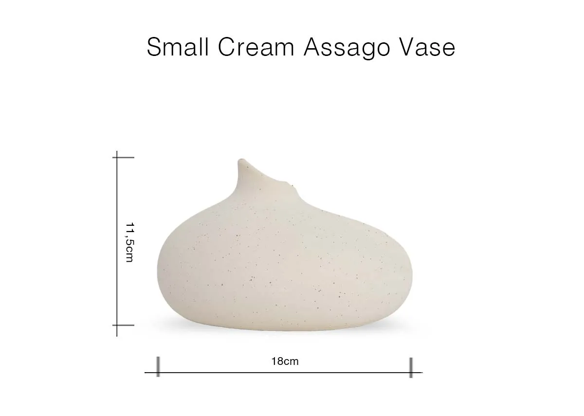 A dimension image of the Smal Assago Vase with 18cm x 11.5cm
