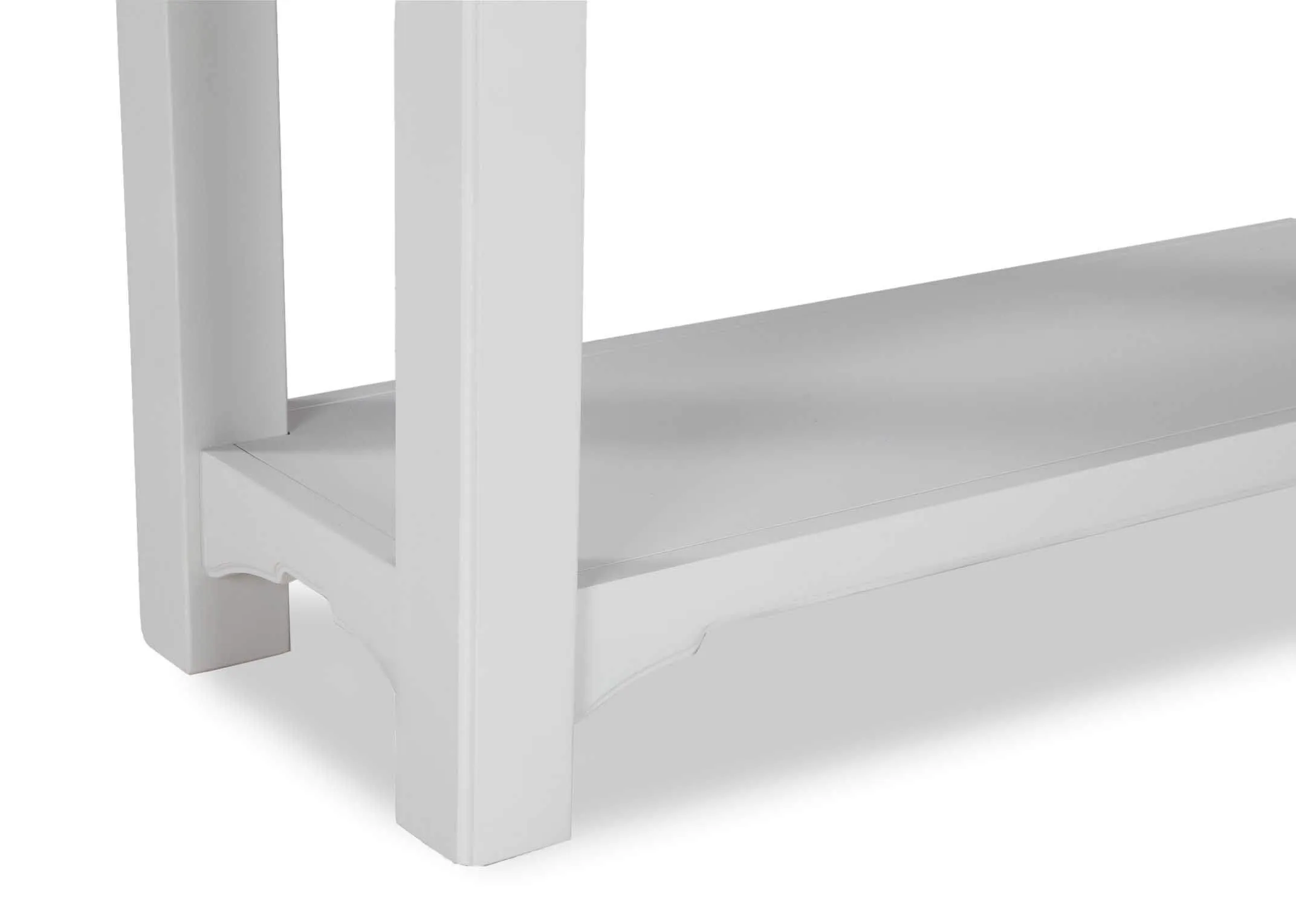 A close up image detailing the legs of the solid oak 3 drawer Georgia console table.