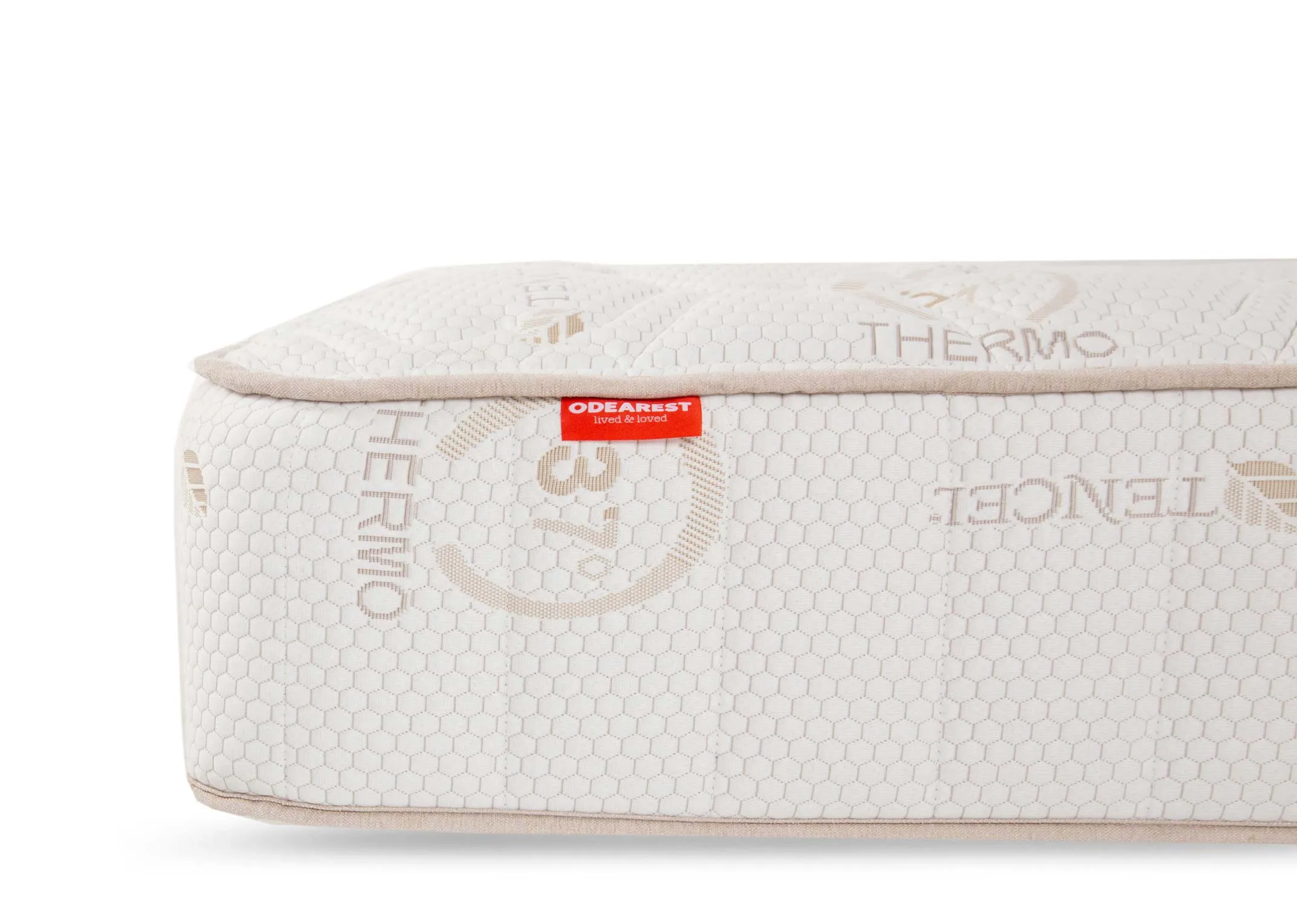 A 4ft 6 pocket spring white mattress from EZ Living's Odearest range.Side view of depth of