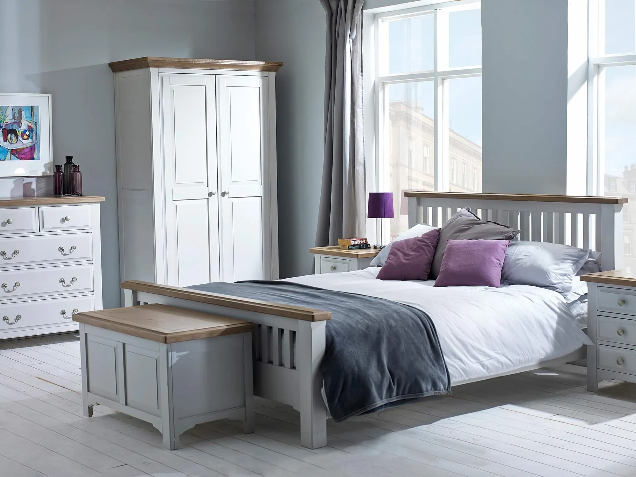 A lifestyle image of the Georgia 5 Drawer Chest with the bedroom range.