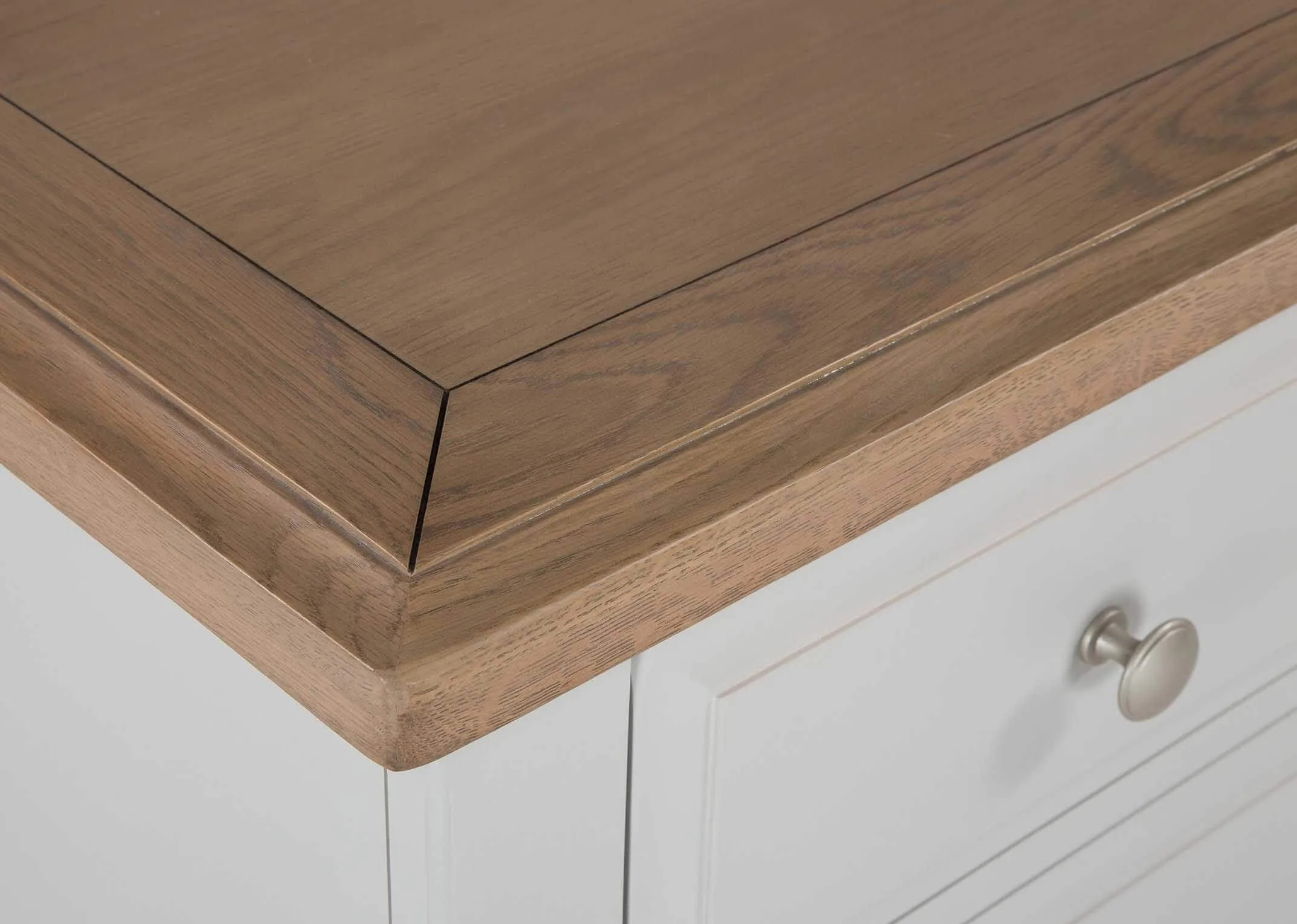 A lifestyle image of the Georgia 5 Drawer Chest with the bedroom range.