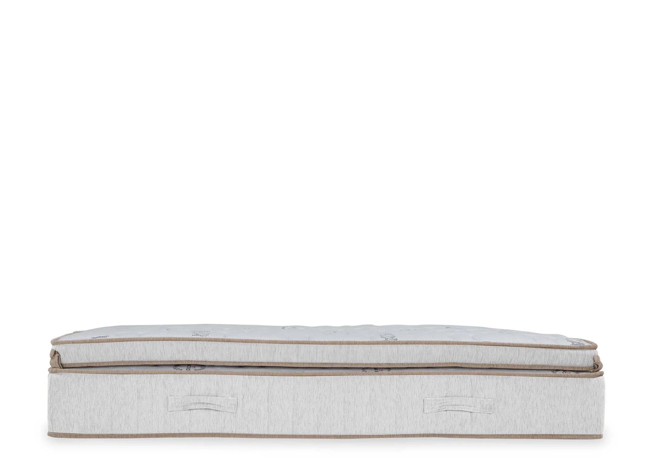 A close up of the tag 4 ft 6 Saol Fada Platinum 1800 beige mattress highlighting various details.