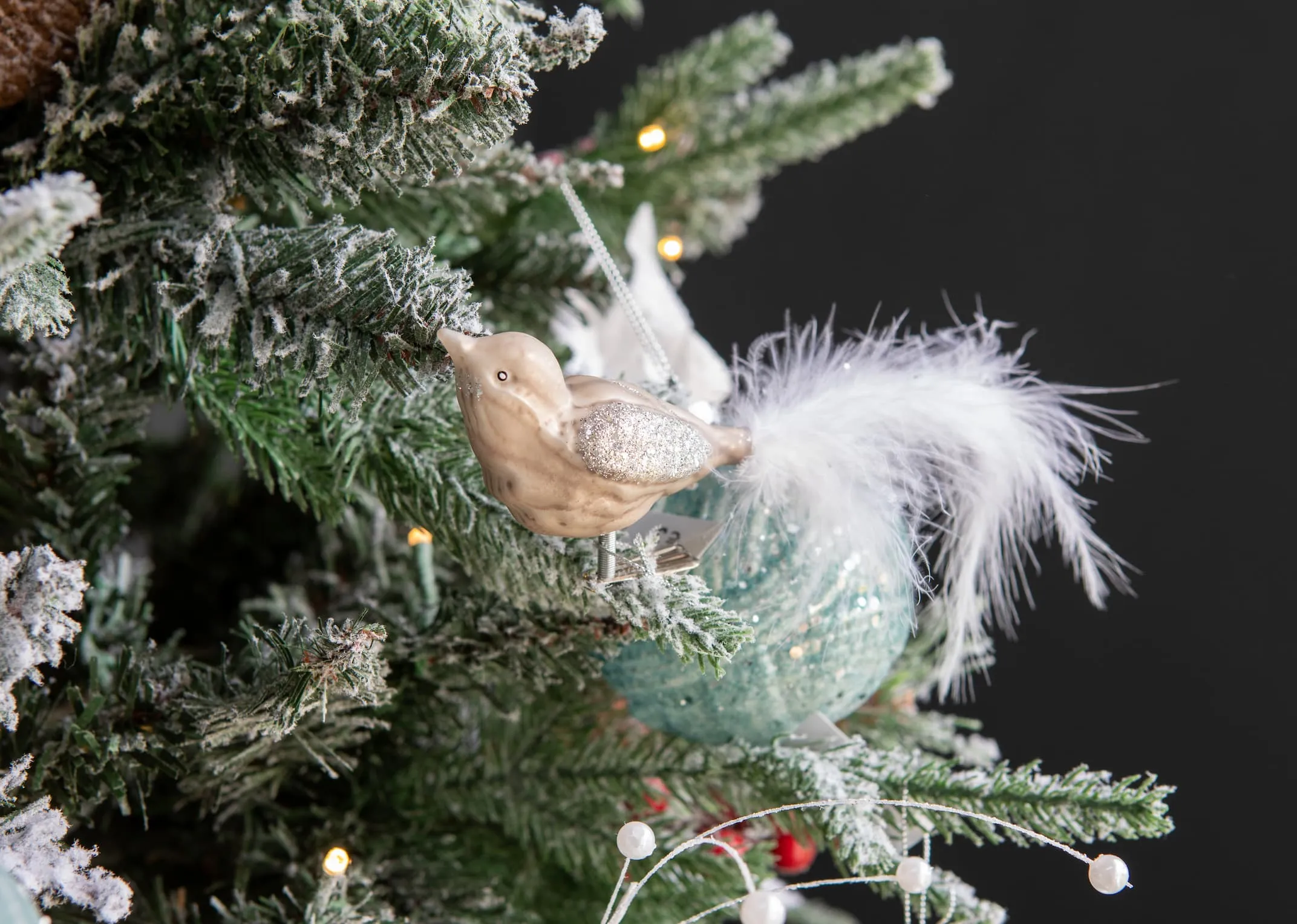 A lifestyle image of the Vermont tree with white bird on clip & Xmas spray