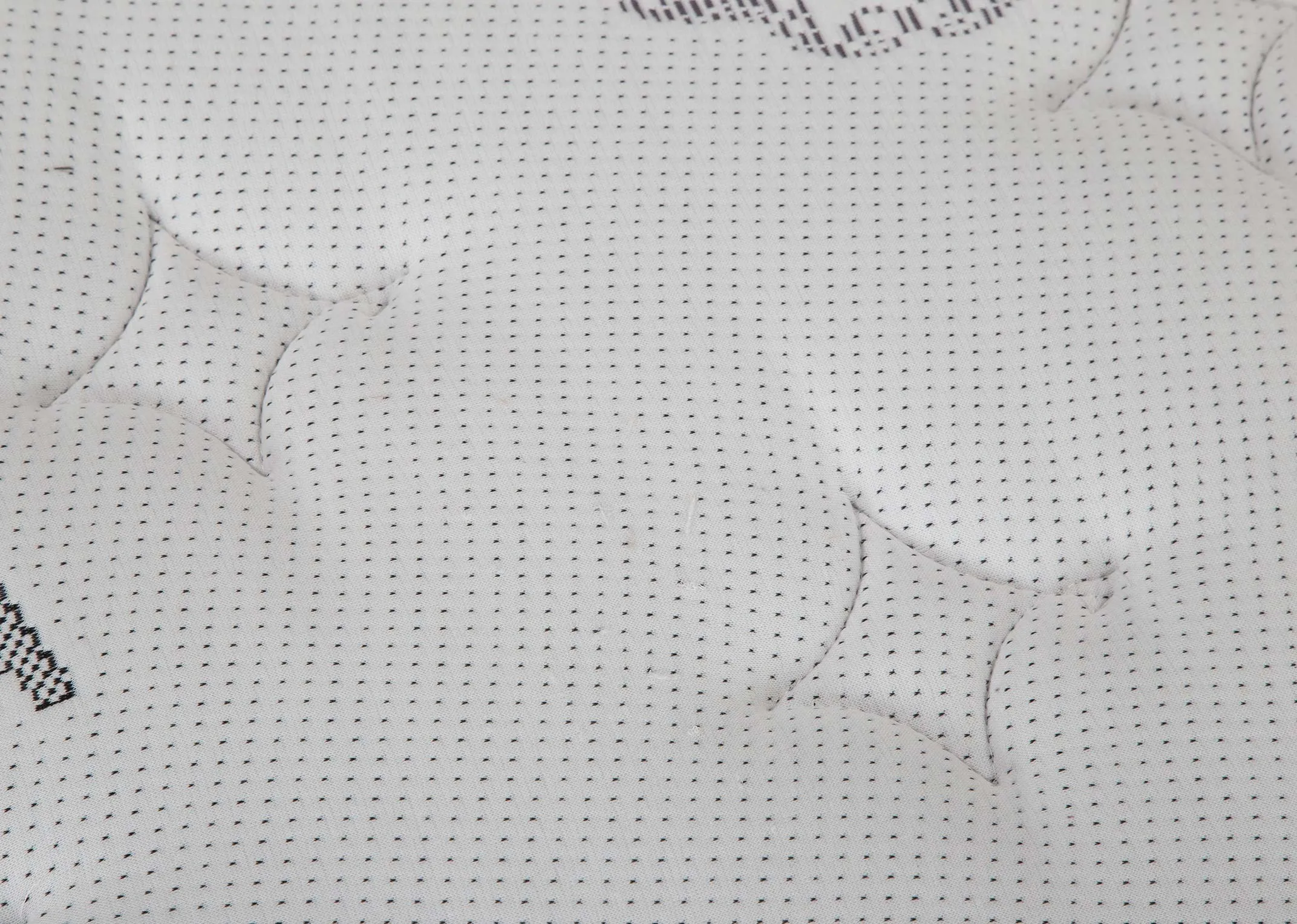 A close up image showing the tag containing various details about the Posture Serene Pocket Sprung 4 foot 6 Double Mattress.