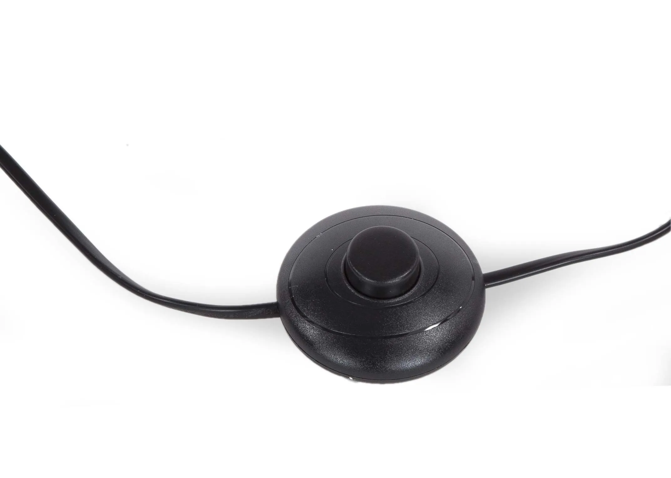 An image of the switch of the Ortez Metal Floor Lamp.