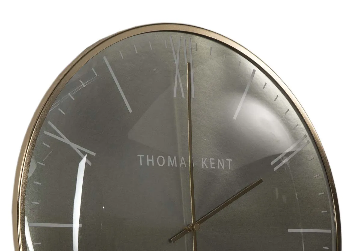 The medium gold oyster wall clock from the Thomas Kent collection at EZ Living Furniture - close up top.