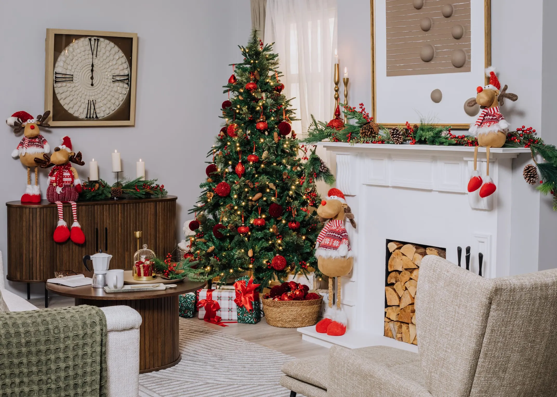 A lifetsyle image of the VERMONT BERRY tree with red baubles and the fabric reindeer raneg.