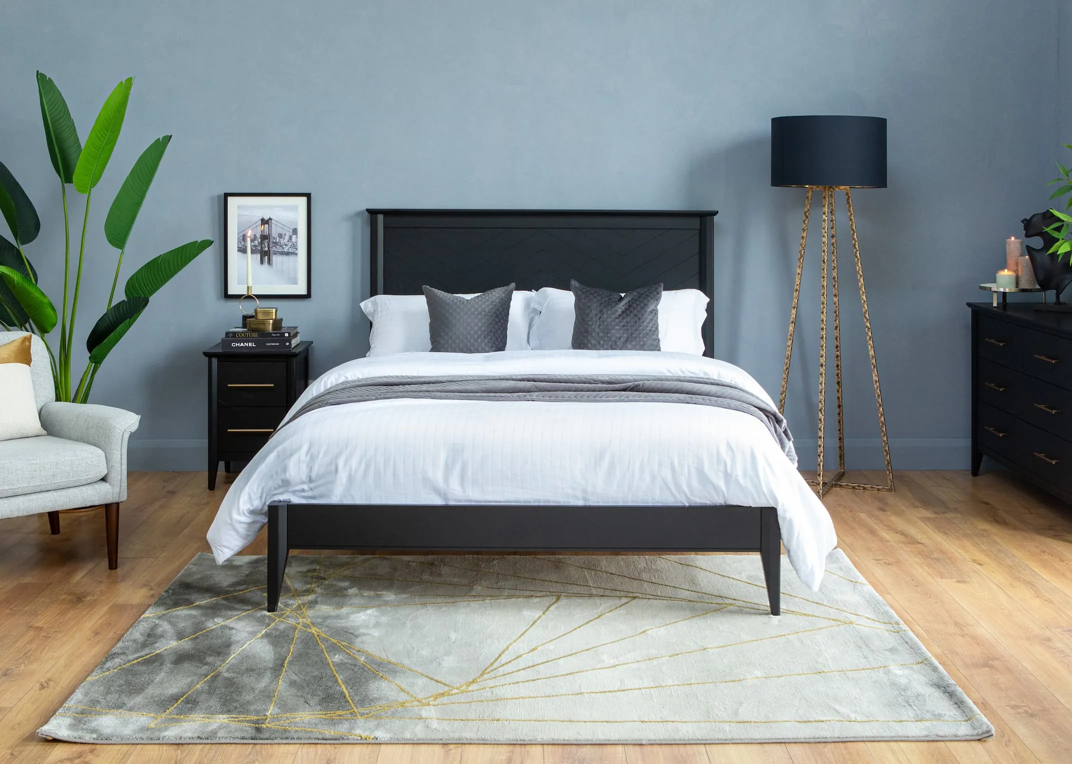 King Size (5ft) Black Oak & Pine Bed Frame - Chevron