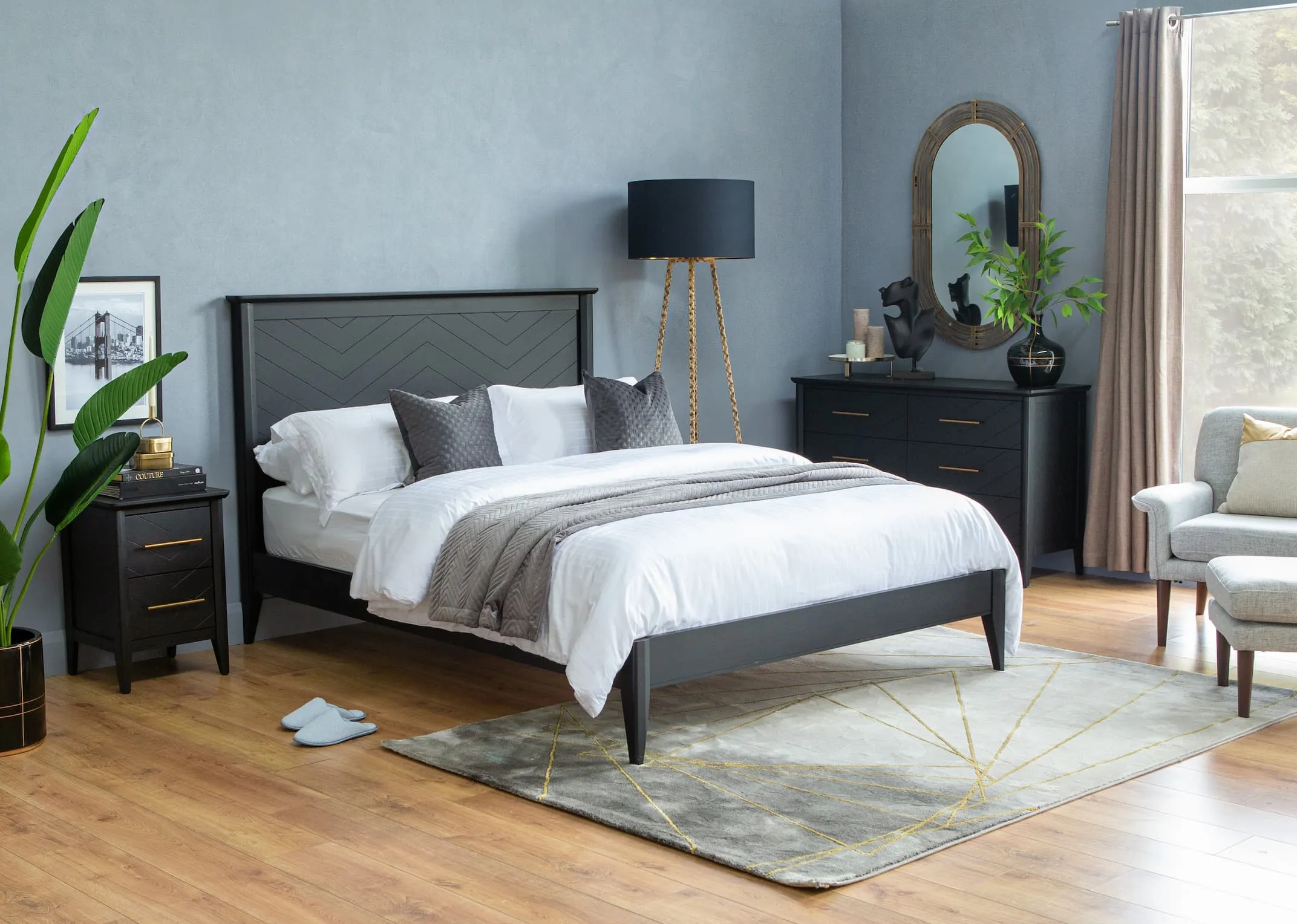 A lifestyle image of the Chevron black bed range with 6 drawer chest & locker with Avery rug.