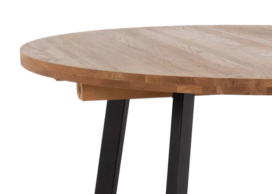 An oak round to oval extendable dining table from EZ Livings Renvyle range. Closeup pf wood textrue