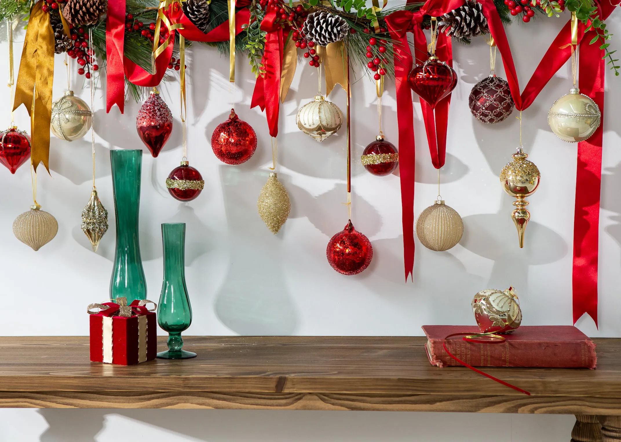 A lifestyle image of the Long Island console with a selection red & gold baubles including the red gold gift box