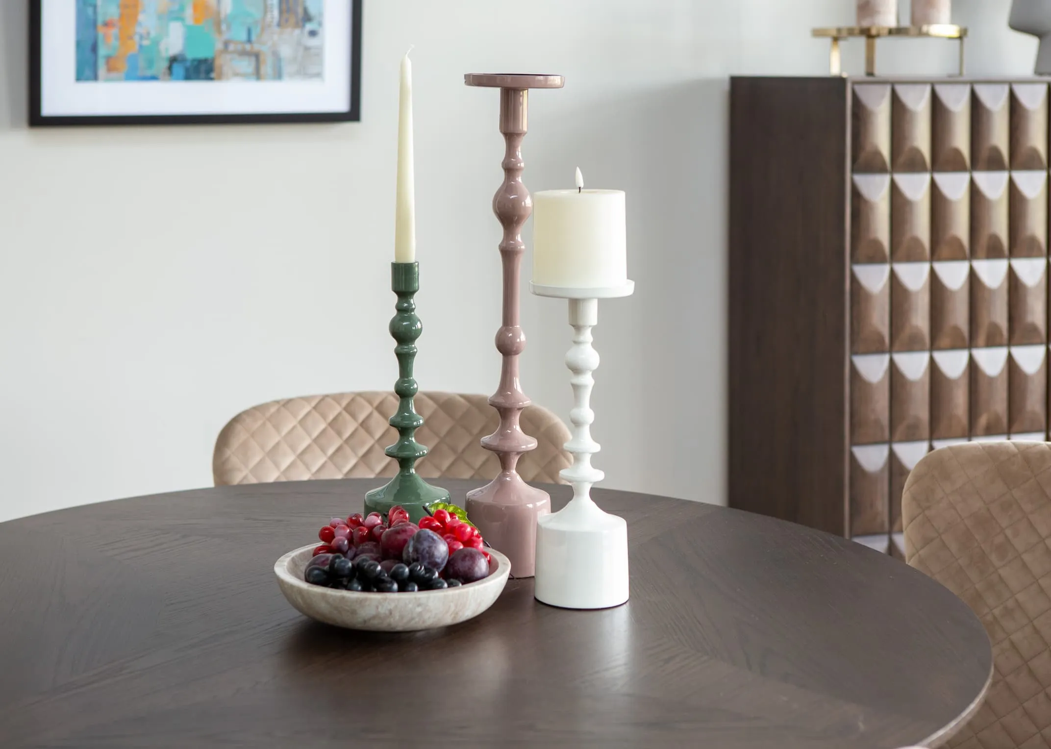  pink & white on the Latina dining table