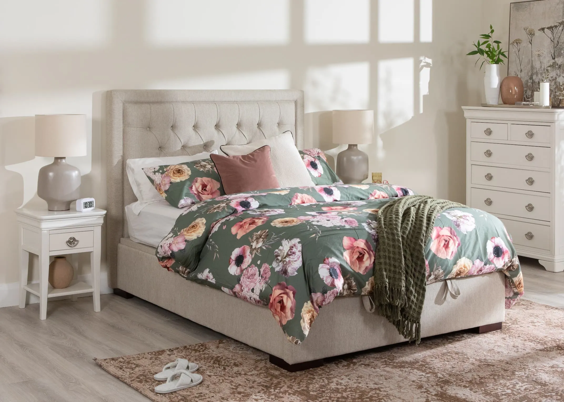 A lifestyle image of the Majestic Cream bed with the Chantilly chest and locker with Maxima rug.