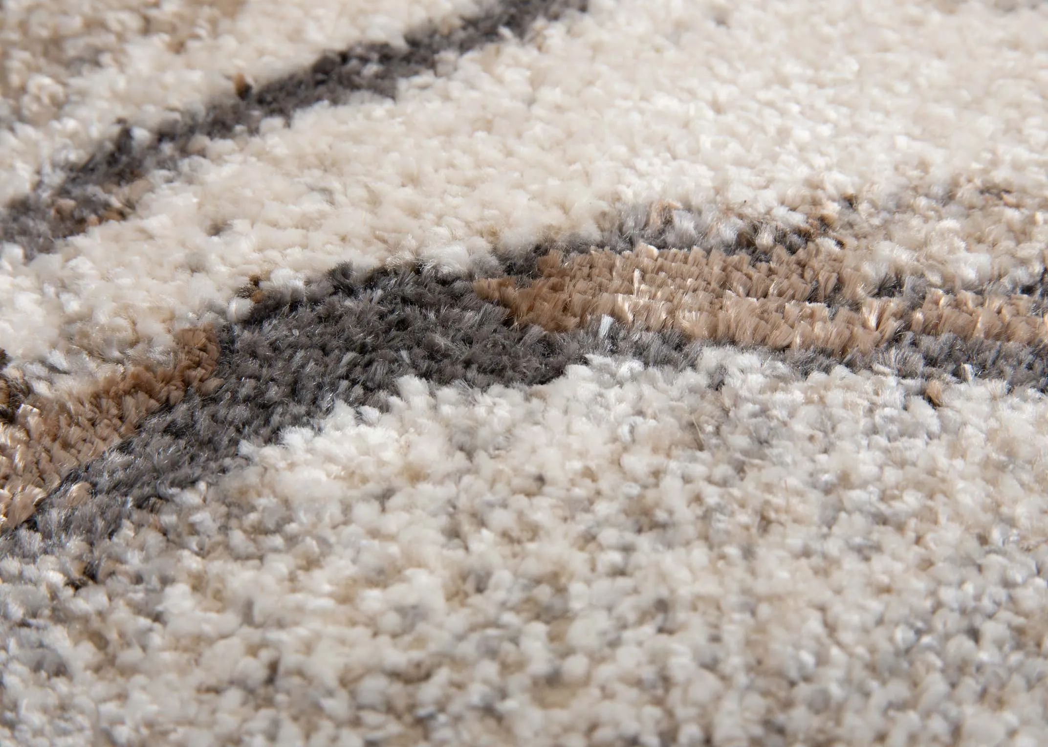 cream brown and grey print rug from EZ Livings Avanti range. Closeup of pile & texture