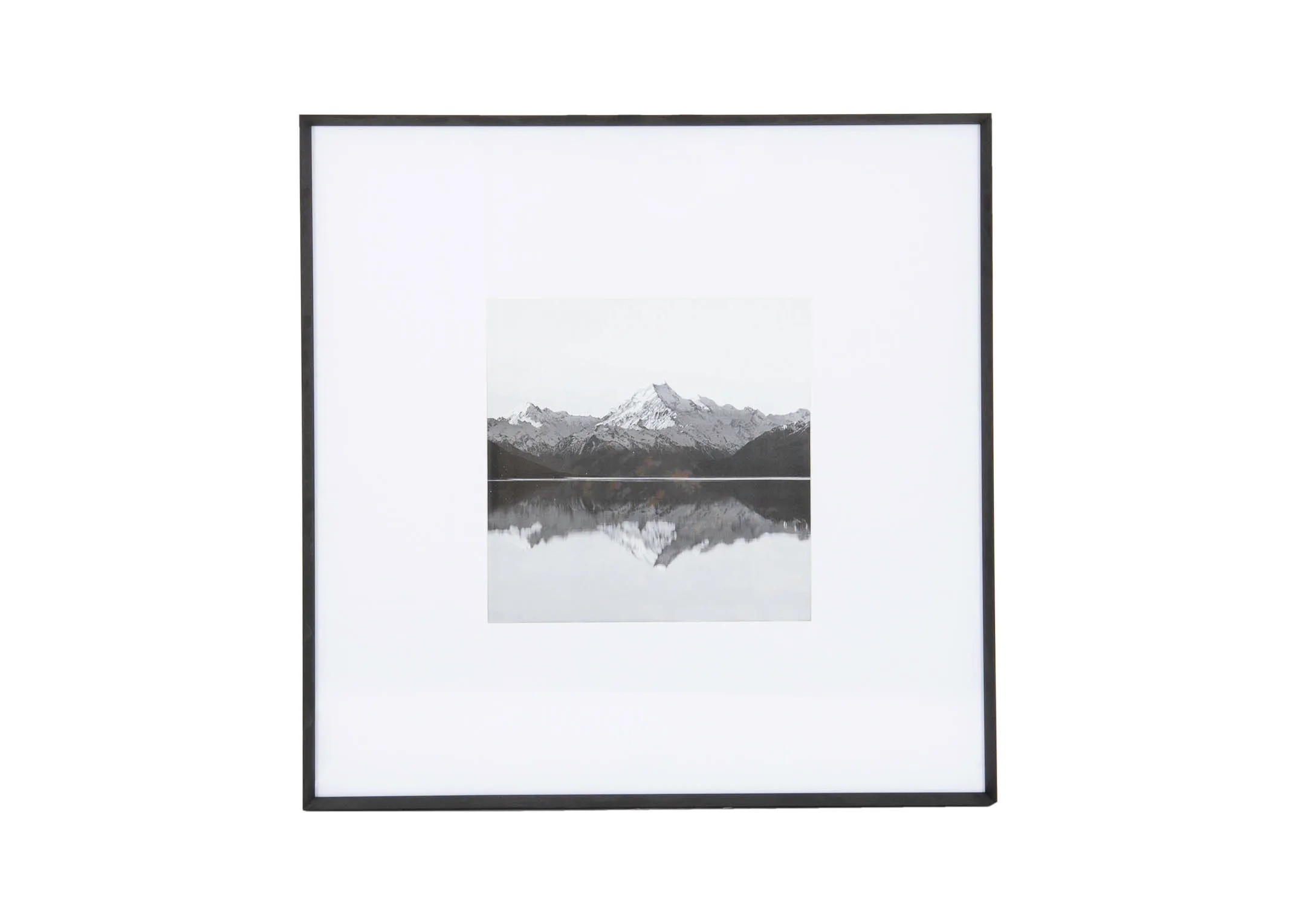 A black trim medium photo frame from EZ Livings Arabel range. Front view of small photo frame