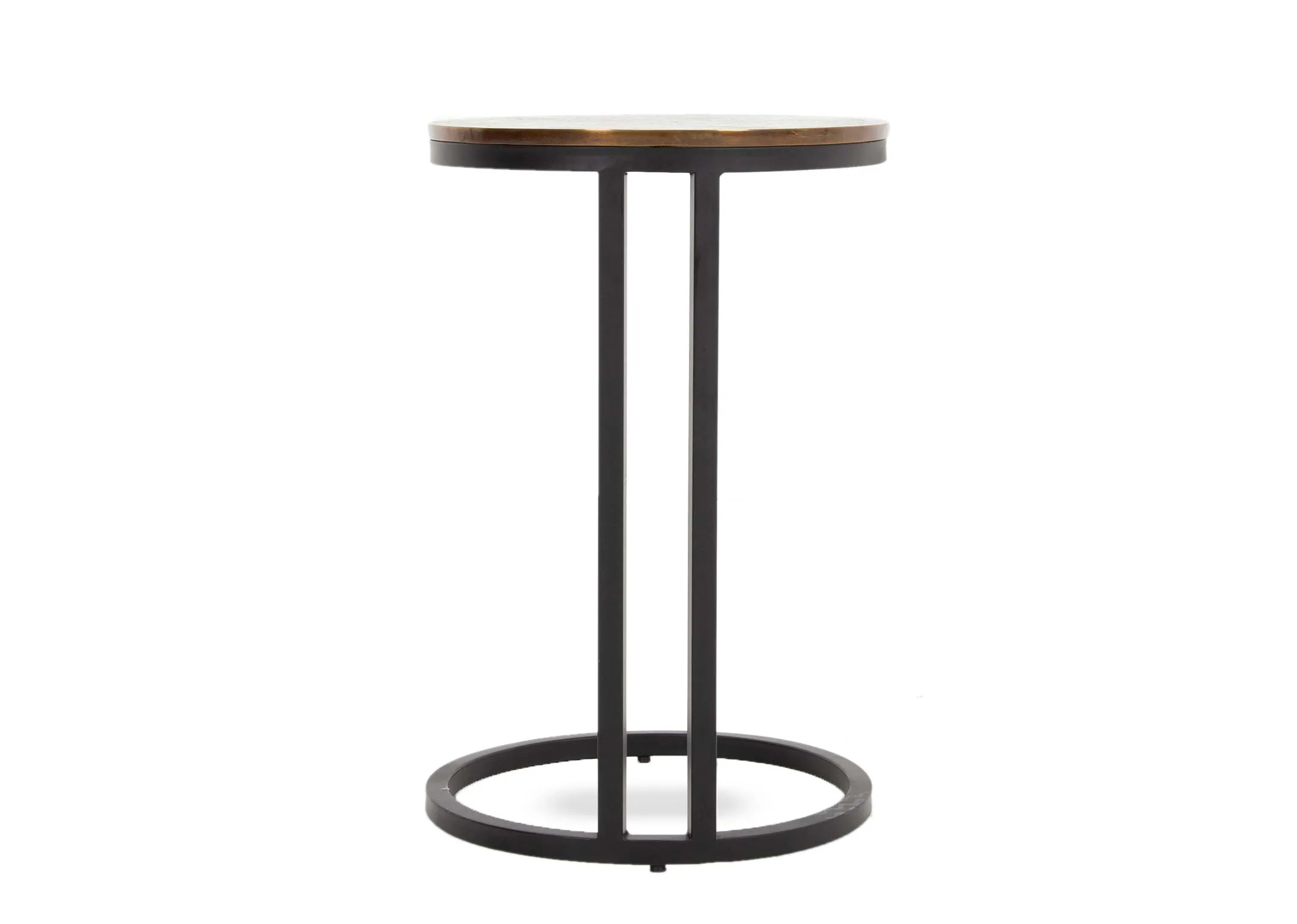 A lifetsyle image of the Toko side table with the Vancouver chaise
