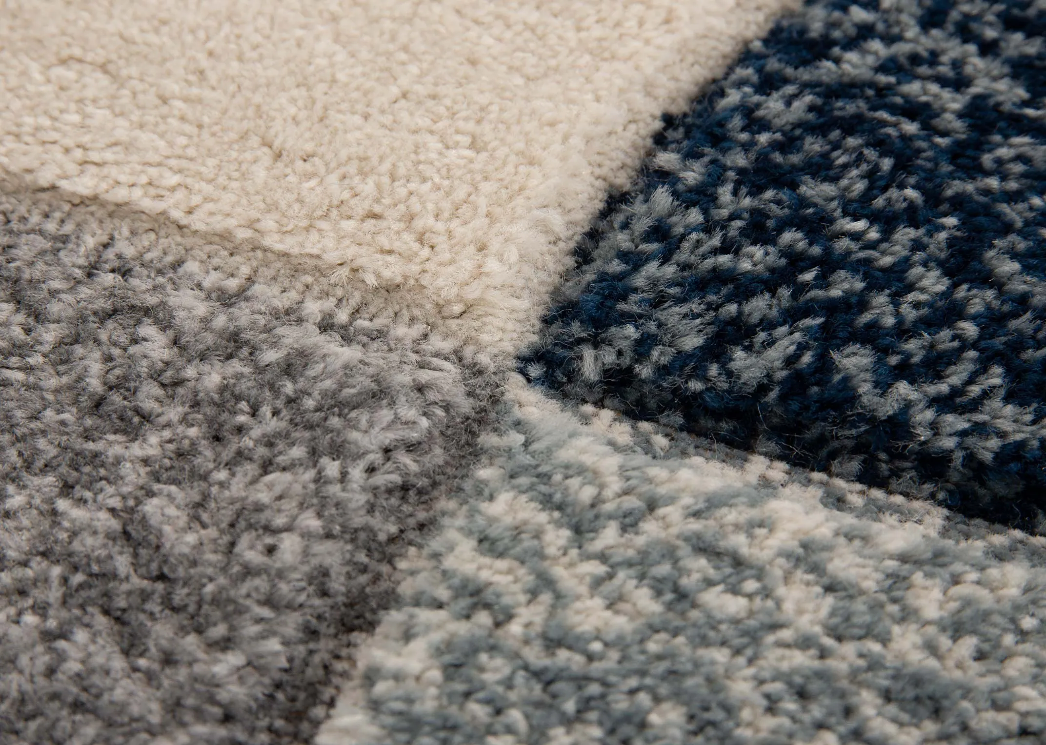A dimension image of the Holden Medium Rug with 220cm x 160cm