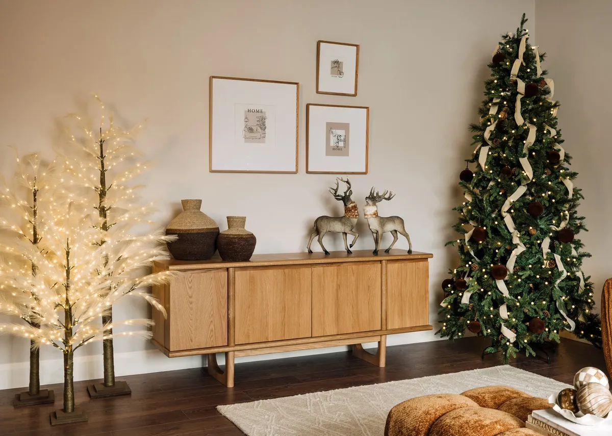 Large Reed with 550 LED Lights - Christmas Tree