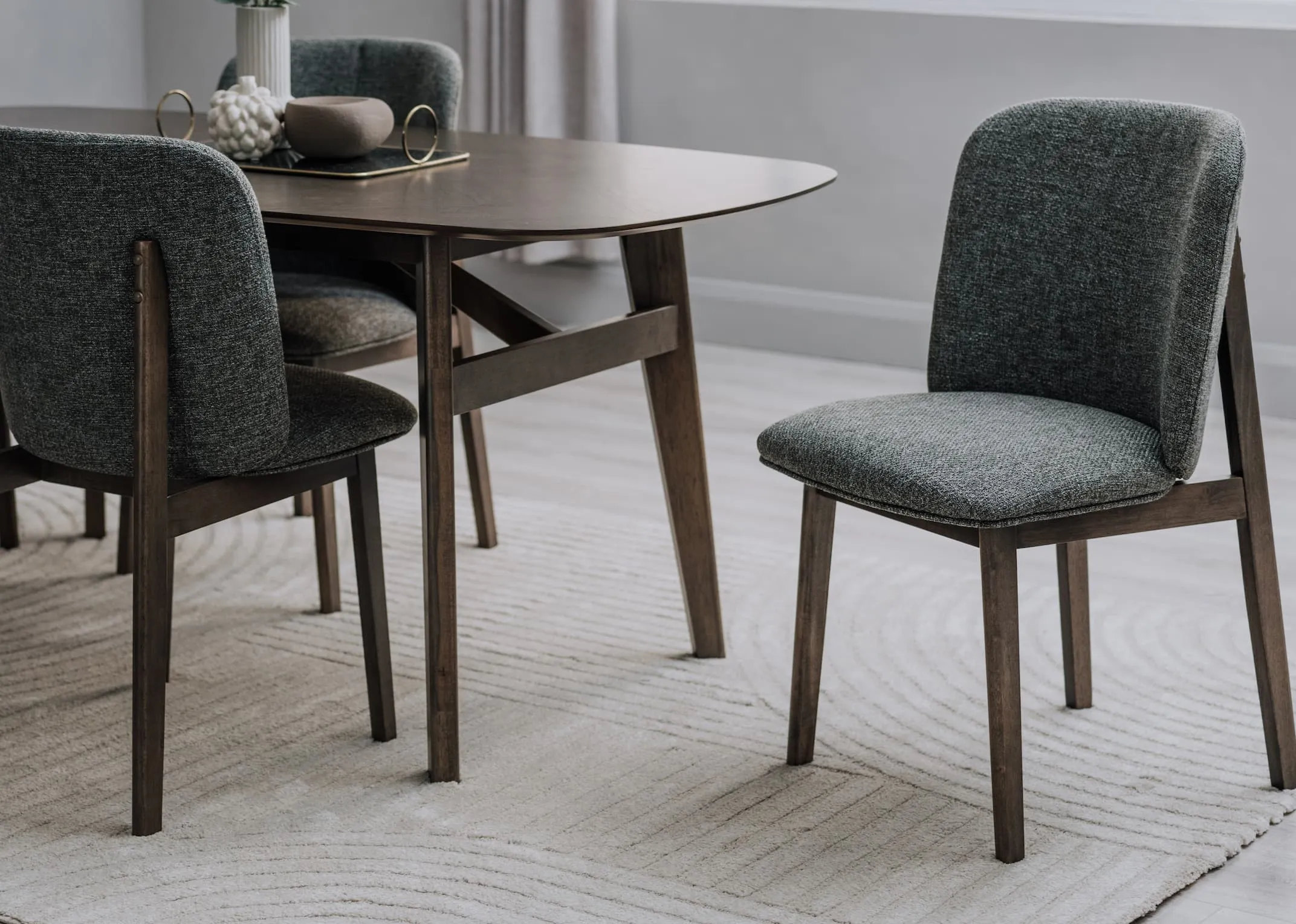 A lifestyle image of the Elio rug with Bergen dining chair from EZ Living.