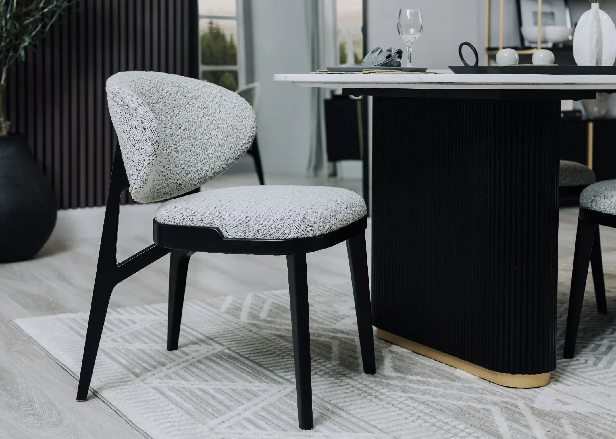 A lifestyle image of the Joey Dining chair with the Rego dining table with Modena rug.