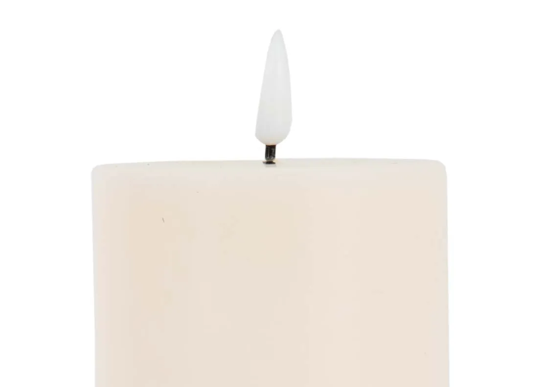 A dimension image of the LED Cream Candle with 7.5cm x 10cm
