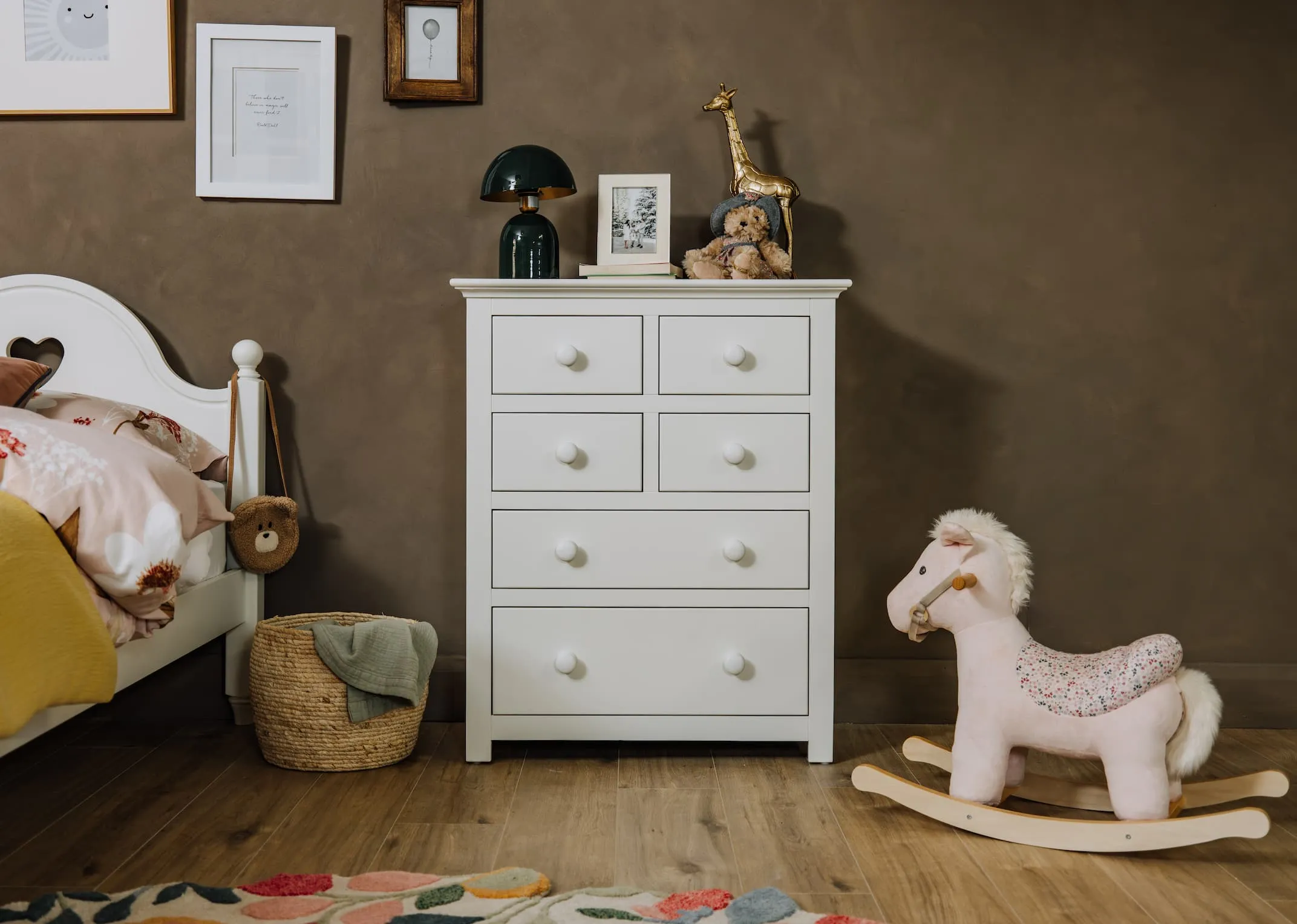 A lifestyle image of the Lilly chest with Van table lamp.