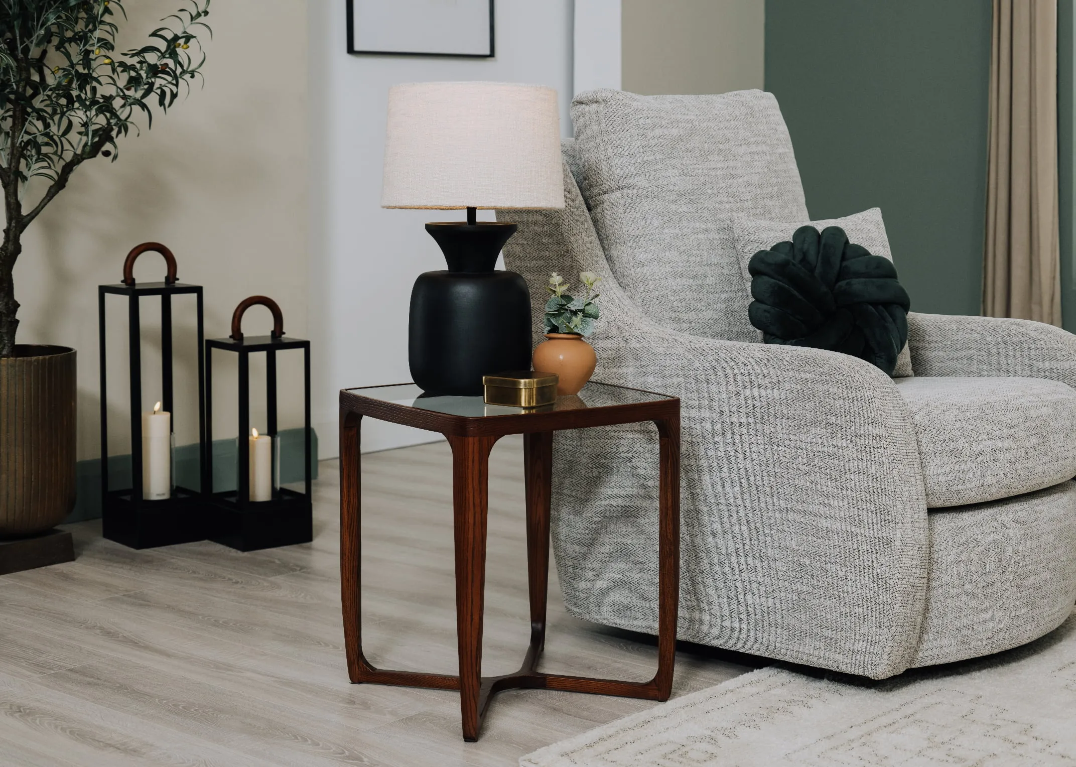 A lifetsyle image of the Cameo side table with Bella swivel chair.