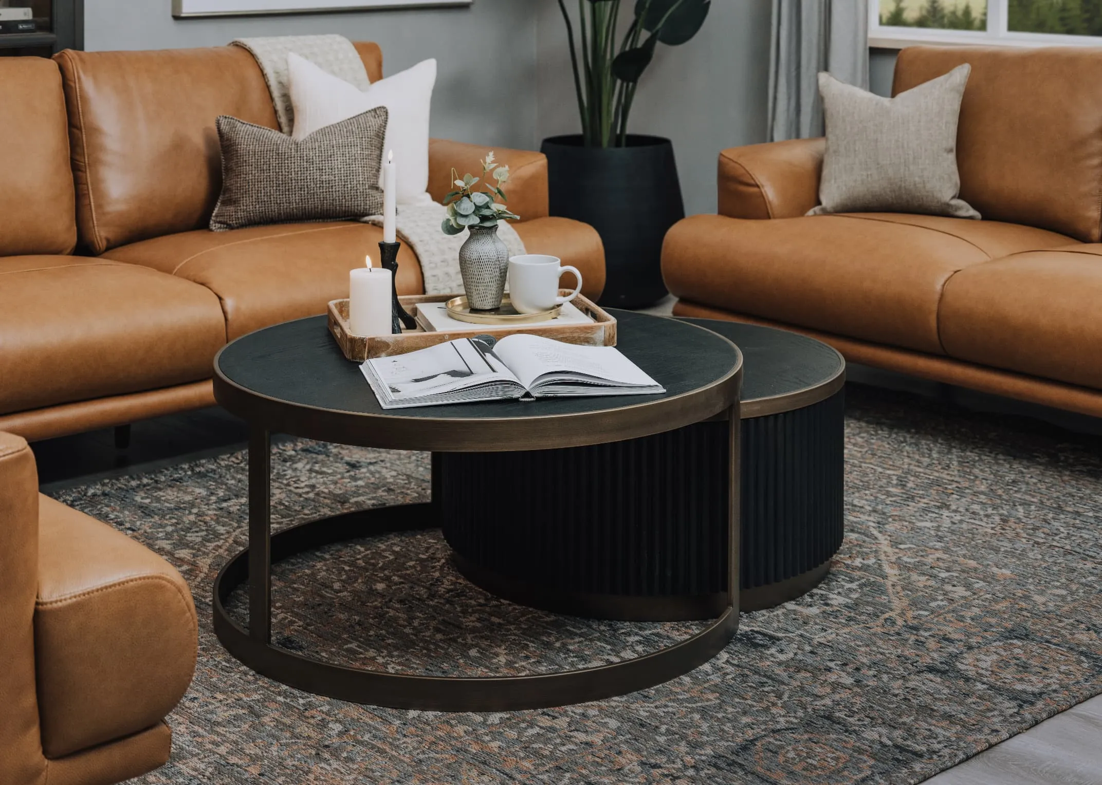 A lifetsyle image of the Palm Nests with Legend leather sofas.