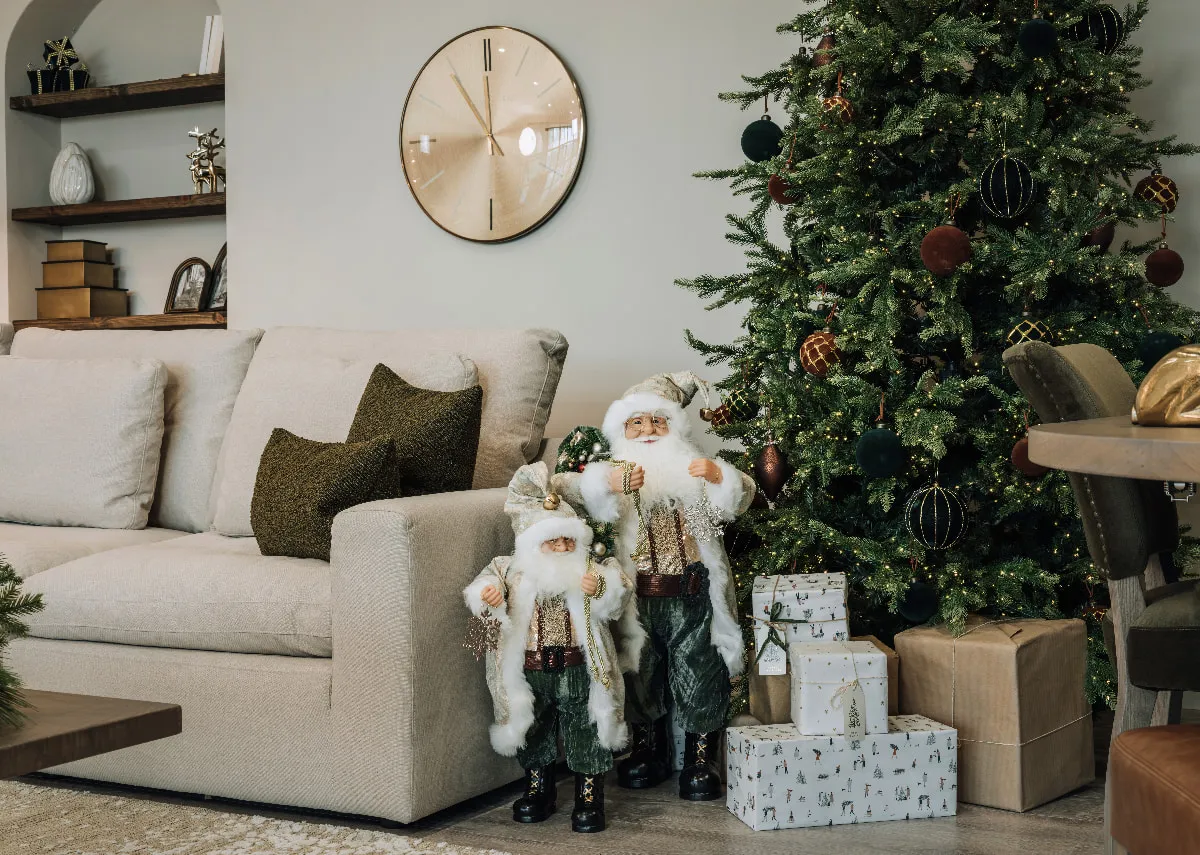 A lifestyle image of the Rockefeller tree with Papa Noel & Father Christmas