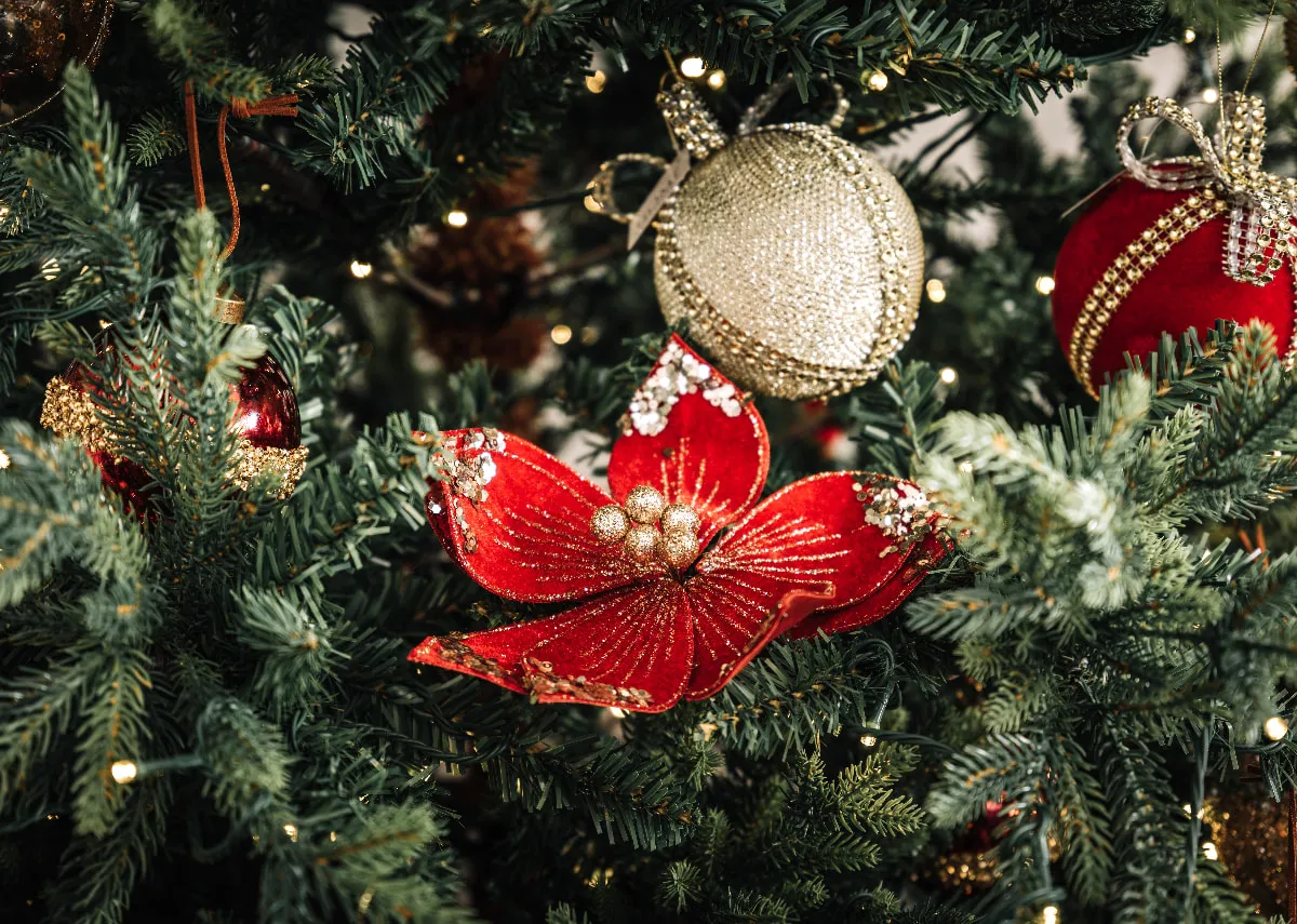 A lifestyle image of the Red Flower bauble