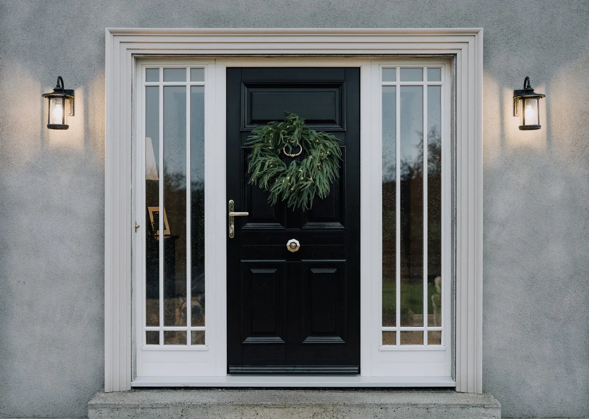A lifestyle image of the North wreaths on a dining room door