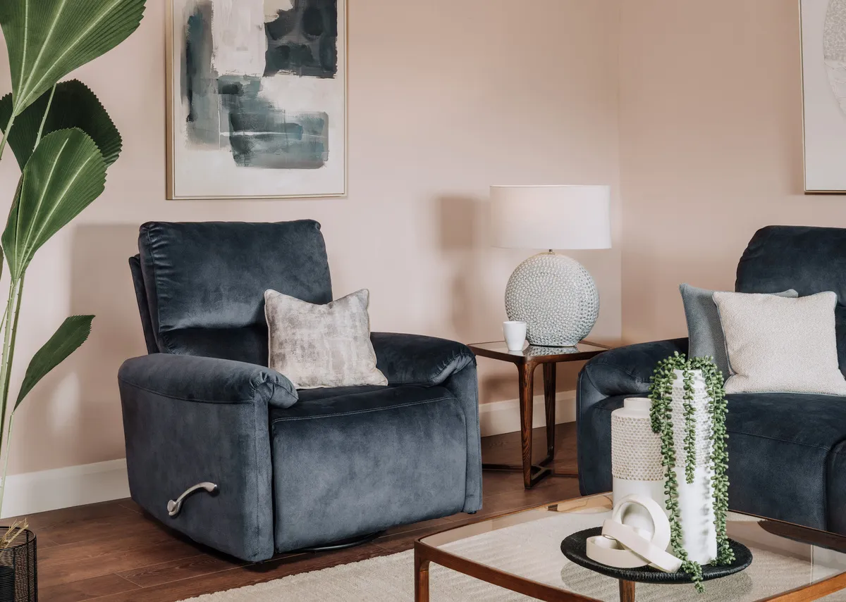 A dimension image of the Davina Swivel chair with 95cm x 105cm x 80-125cm