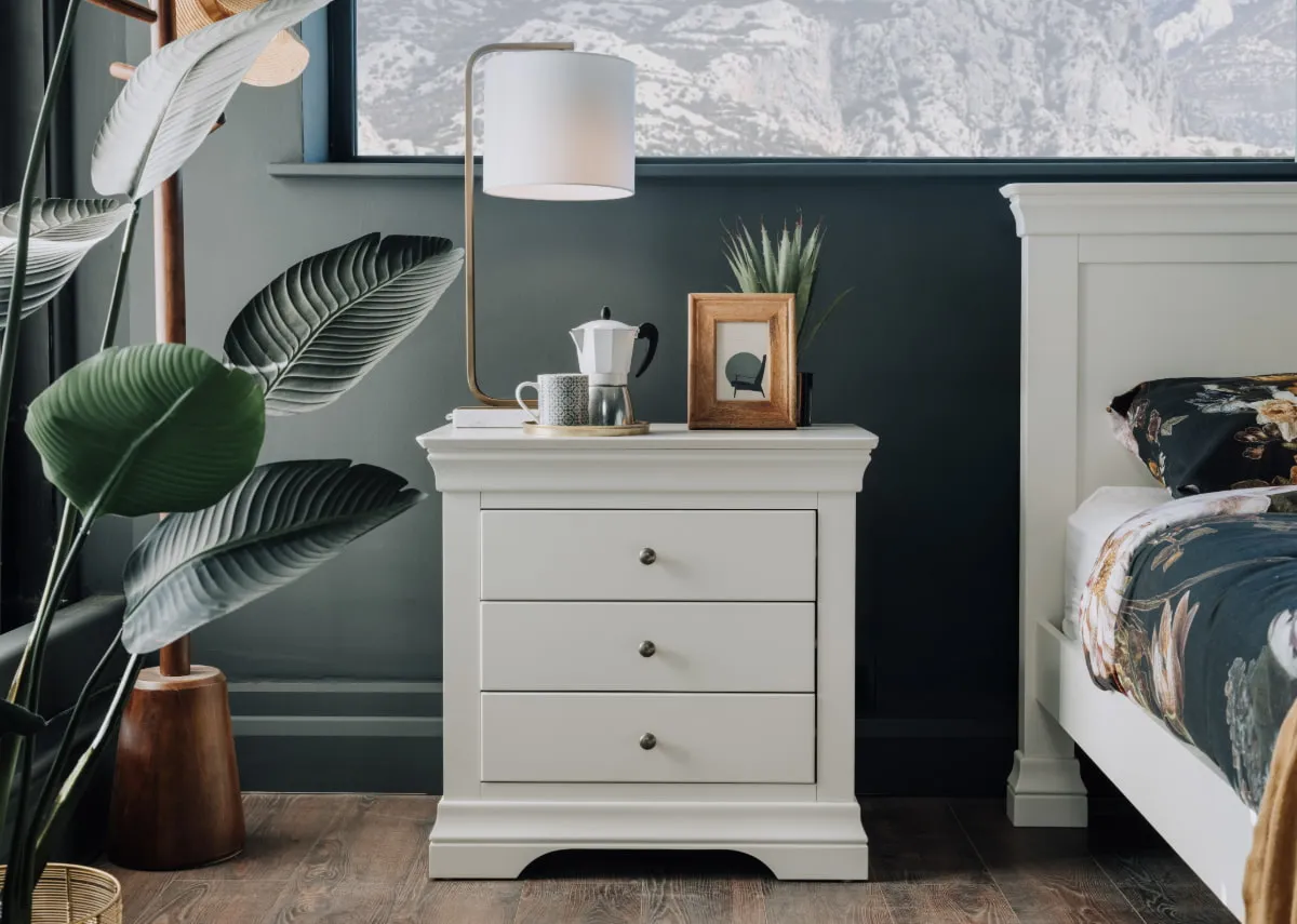 A lifestyle image of the Dove 3 drawer locker with table lamp with wooden frame