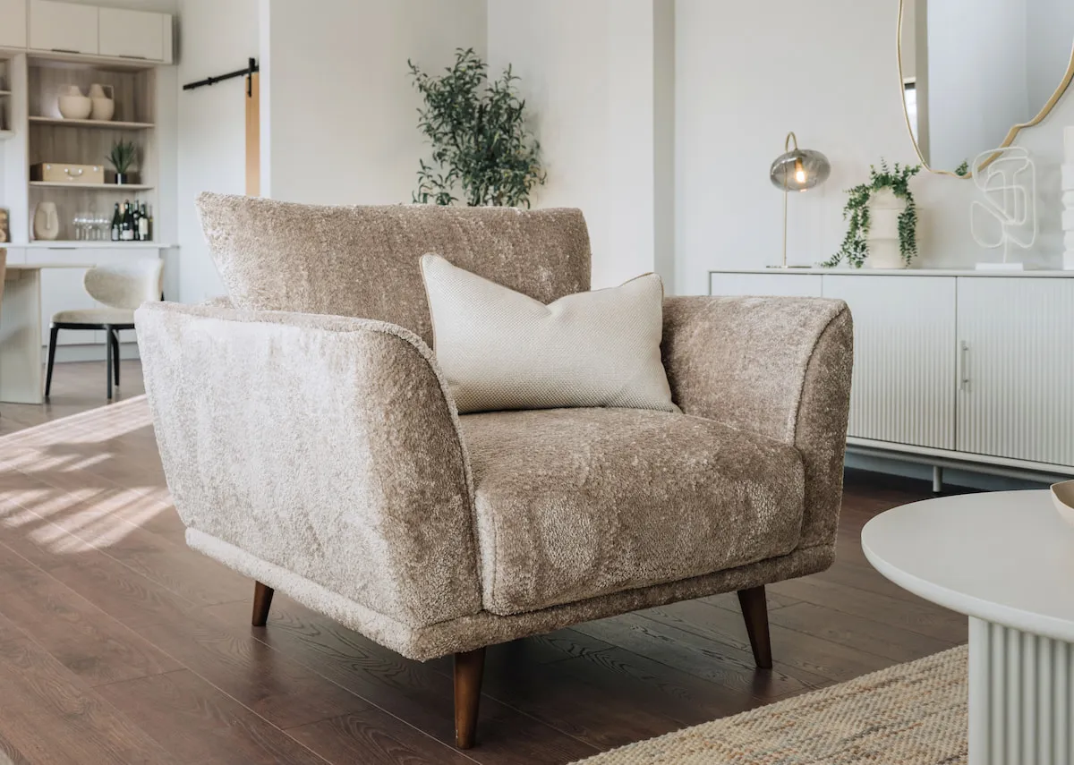 A lifestyle image of the Boutique Cuddler with Palma sideboard and lamp table with alisha lamp