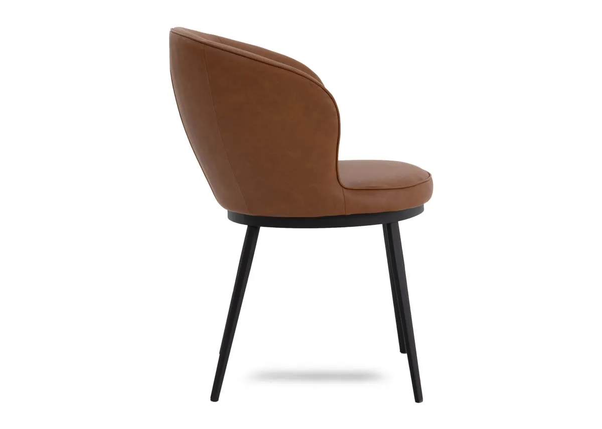 A dimension image of the Gain brown carver chair with 58.5cm x 82cm x 47cm
