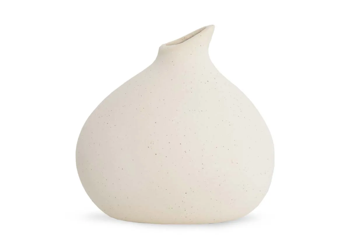 A dimension image of the Large Assago Vase with 17.5cm x 17cm