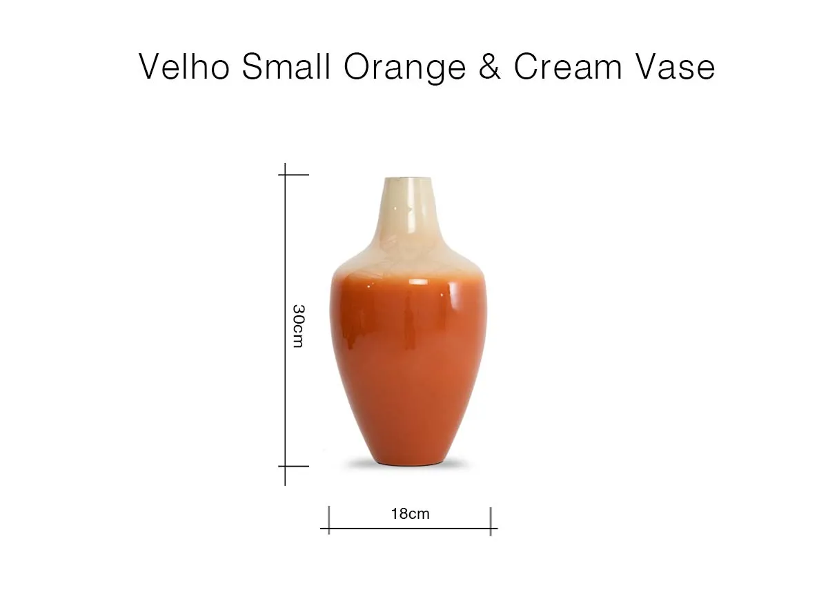 A dimension image of the Velho ombre vase with 18cm x 30cm
