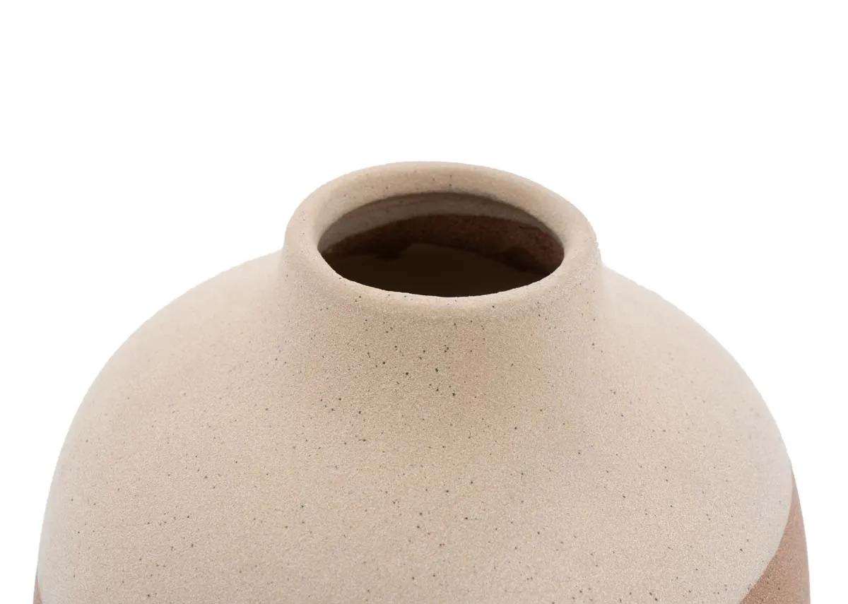 A dimension image of the Yuma Vase with 16cm x 18.5cm