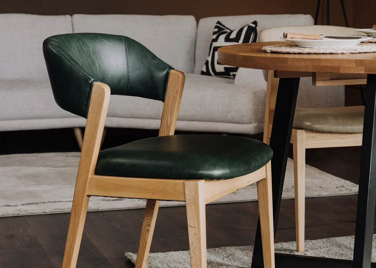 A dimension image of the Renvyle chair with 51cm x 60cm x 81.5cm