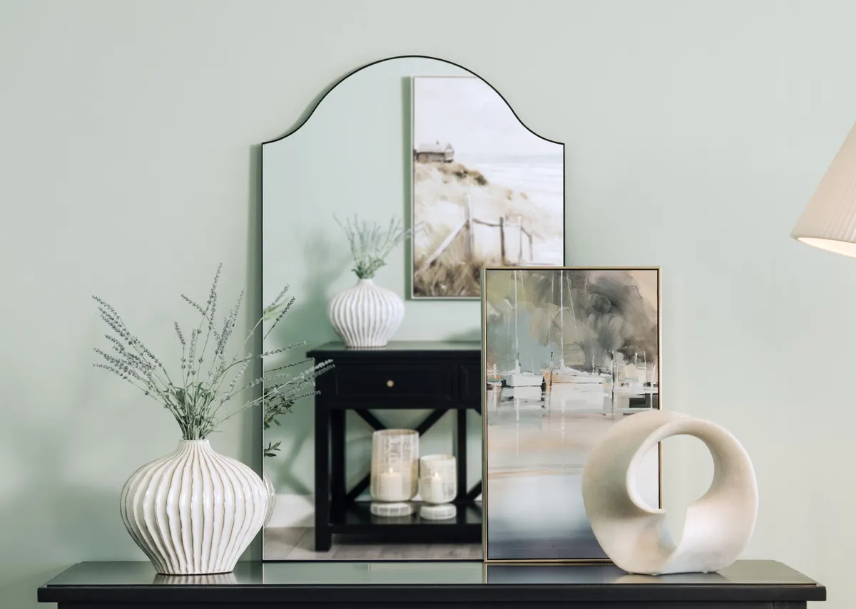 A dimension image of the Nadia Mirror with 60cm x 100cm