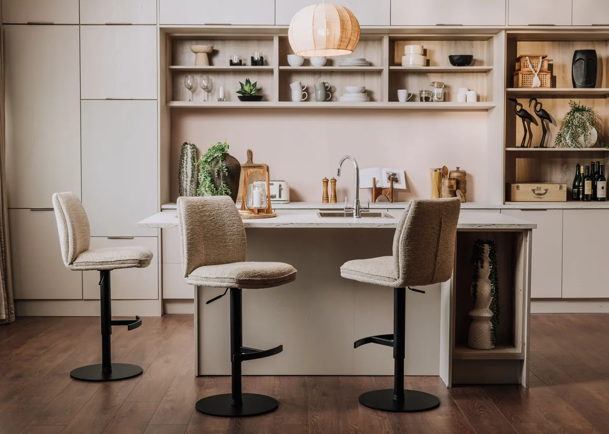 A lifestyle image of the Fossana stools at a kitchen island.