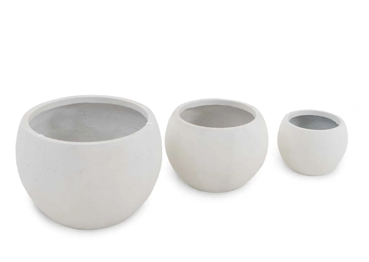 A set of 3 white clay planters from EZ Livings Salerno range. Angled view