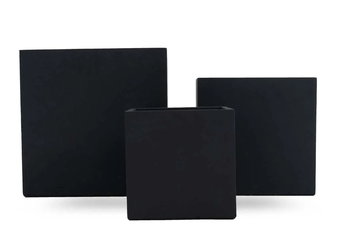 A set of 3 Vicenza clay planters with 30cm - 50cm W x 30cm x 50cm H