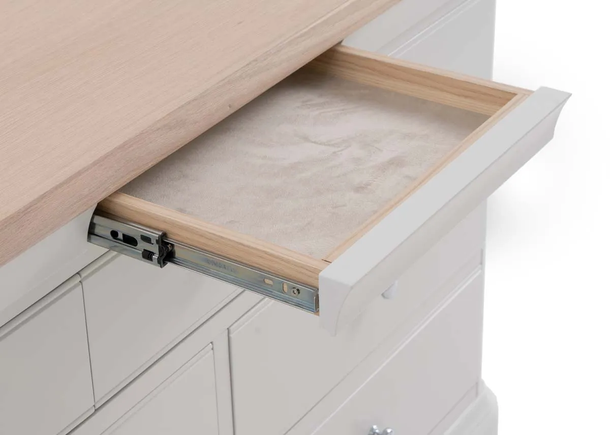 A dimension image of the Kylemore Chest of drawers with 135cm x 48cm x 86cm