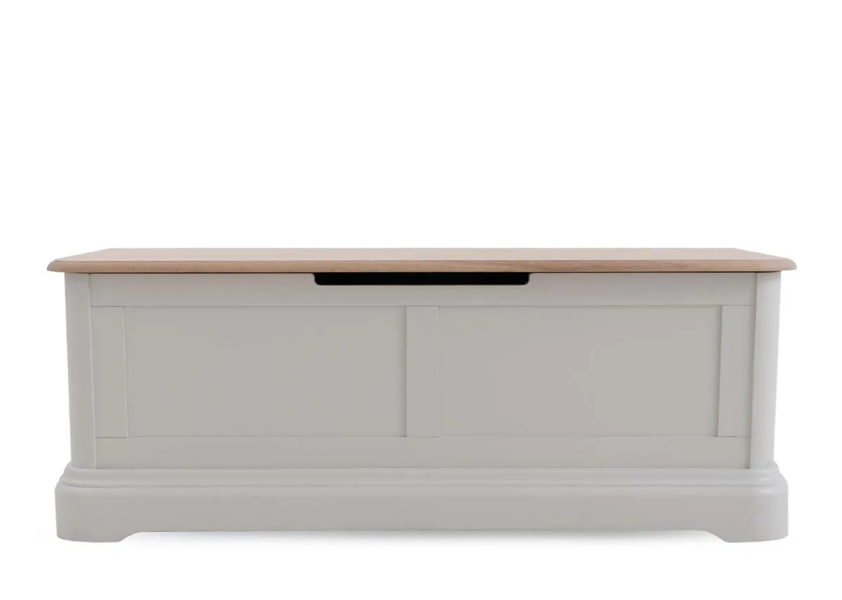 A grey wood blanket box from EZ Livings Kylemore range. Front view of gap to allow hand lifted lid