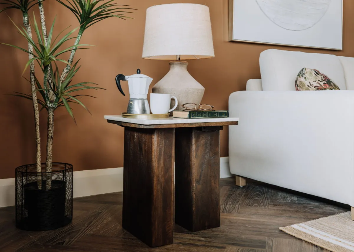 A lifestyle image of the Windsor lamp table with Mai table lamp with Miller sofa.