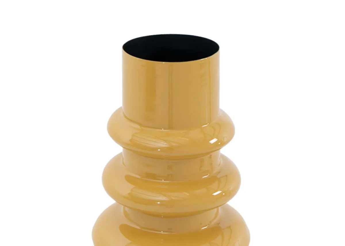 A mustard vase from EZ Livings Porter vase.Closeup of wide open