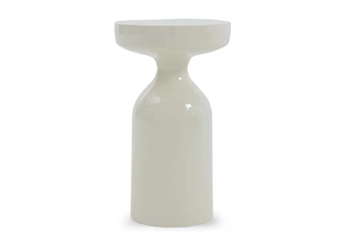 A dimension image of the Alora side table with 31cm x 51cm