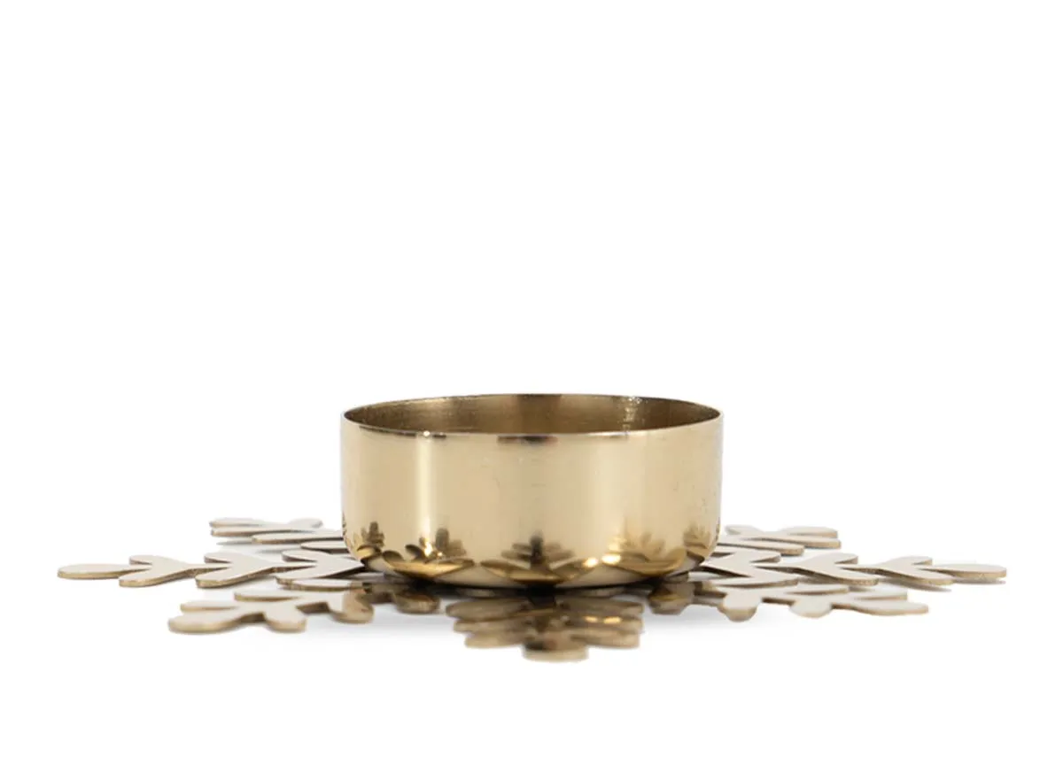 A dimension image of the Gold Snowflake cand eholder with 12cm x 2.5cm