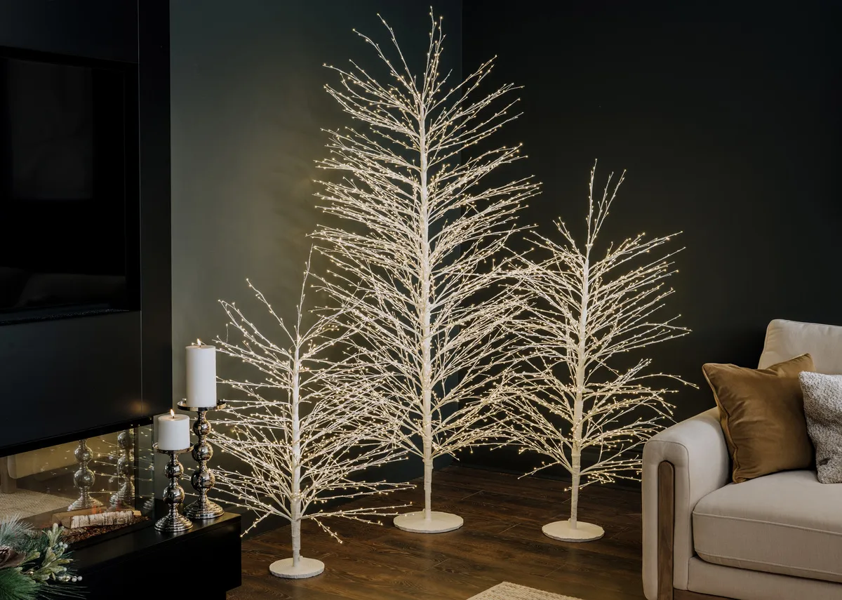 Spirit White 4ft6 (120cm) with 1000 LED Lights - Christmas Tree